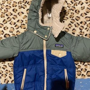 3t Patagonia reversible coat. This thing is so snuggly warm. Worn 1 season.
